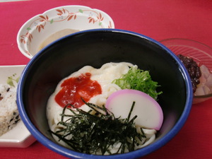 7月31日梅風味冷山かけうどん.JPG