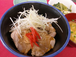 8月14日チャーシュー丼.JPG