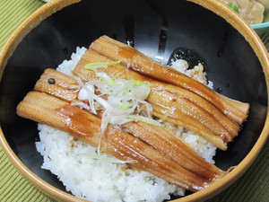 11月19日穴子山椒煮丼.JPG