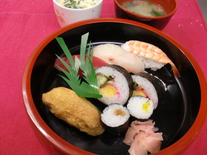 11月24日にぎり寿司と稲荷と海苔巻き.JPG