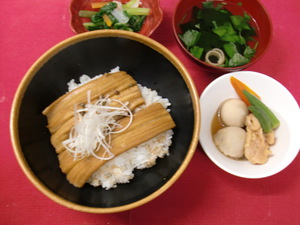 7月20日穴子山椒煮丼.JPG