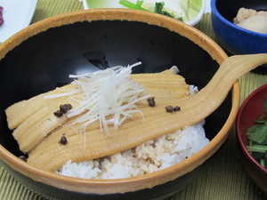 10月６日穴子山椒煮丼.JPG