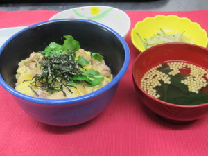 8月2日親子丼.JPG