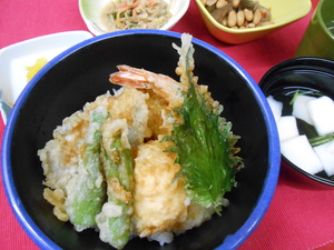 ３月７日海老・鯵・半熟玉子の天丼.JPG