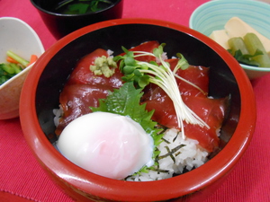 ３月10日まぐろ漬け丼.JPG