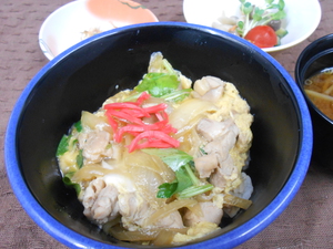 7月31日国産鶏の親子丼.JPG