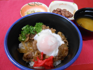 8月7日牛丼温玉のせ.JPG