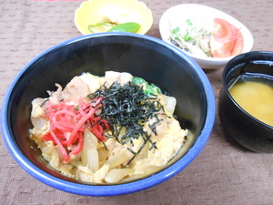 9月１７日国産鶏の親子丼.JPG