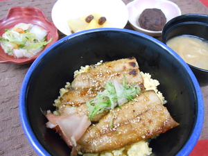 9月22日秋刀魚の蒲焼き丼.JPG