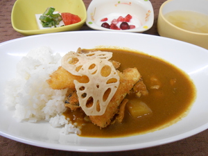 9月5日チキンカレー野菜フライ添え.JPG