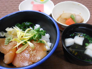 2月5日びんちょう鮪と長芋の彩り寿司.JPG