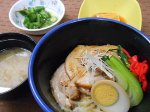 4月1日チャーシュー丼.JPG