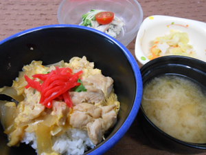 4月26日親子丼.JPG