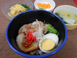 5月9日チャーシュー丼.JPG