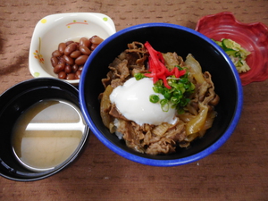 8月6日牛丼温玉のせ.JPG