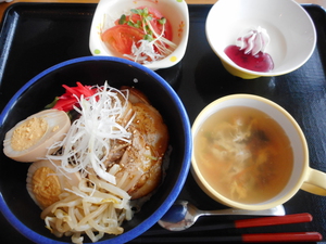 10月25日　炙りチャーシュー丼.JPG