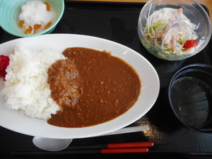 10月30日　キーマーカレー秋野菜添え.JPG