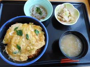 11月24日　かつ丼.JPG