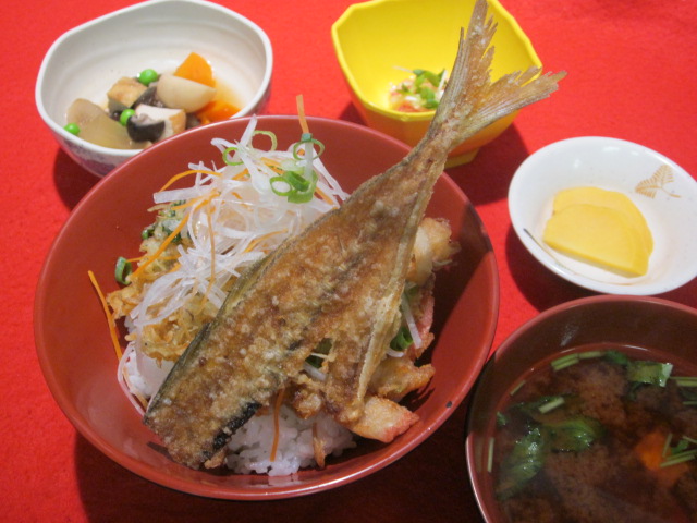http://www.yuyunosato.or.jp/mt-5.2/yugameal/28%E5%B9%B48%E6%9C%8811%E6%97%A5%E6%98%BC%E9%A3%9F.JPG