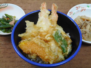 6月6日　海老とイカの天丼.JPG