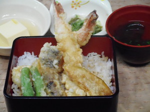 １０月１１日　特大海老と松茸の天重.JPG