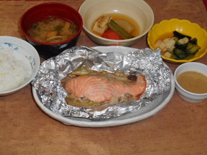 11月23日　鮭と茸のホイル焼き特製胡麻ダレ.JPG
