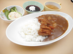 2月13日　チキンカツカレーライス.JPG