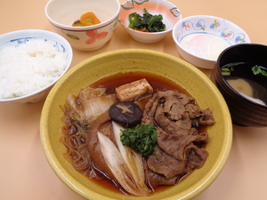 4月16日　牛すき焼きの温泉玉子添え.JPG