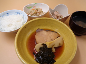 4月18日　鰤と若竹煮.JPG