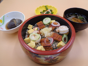 5月22日　海老と鰻のバラちらし寿司.JPG