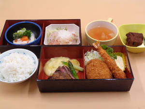 7月9日　晩酌祭　洋食弁当.JPG