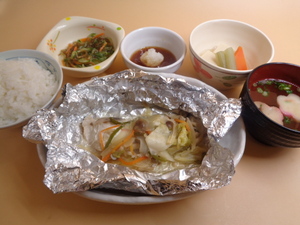 10月24日　野菜たっぷり目鯛のホイル焼き.JPG