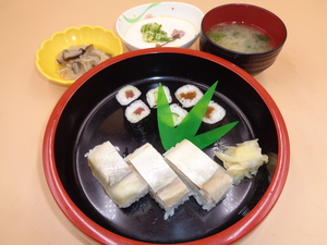 3月28日鯖の押し寿司細巻き三種.JPG