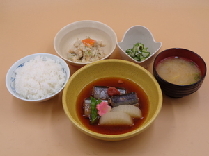 3月7日骨まで食べられる秋刀魚の梅煮.JPG