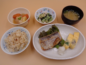 6月11日　太刀魚の塩焼きと若草出し巻き.JPG