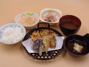 6月12日白魚と小柱のかき揚げと夏野菜の天ぷら.JPG