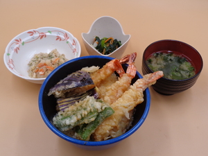 6月18日　海老と野菜の天丼.JPG