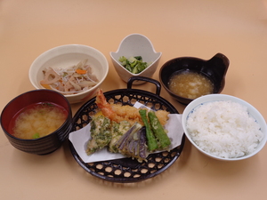 6月21日海老の天ぷらと鶏の磯辺揚げ.JPG