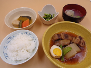 7月25日　牛の角煮と大根煮.JPG