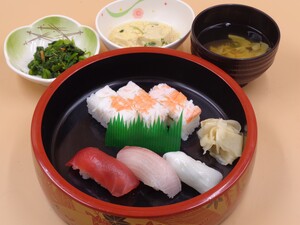 3月12日　握り寿司と海老の箱寿司.jpg