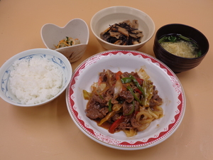 3月25日牛肉と野菜のオイスター炒め.JPG