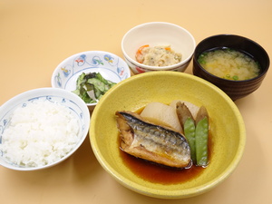 4月26日　鯖の生姜煮和膳.JPG