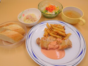 5月23日　チキンステーキとミートソースのペンネ.JPG