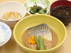 ８月16日　鯖と焼き豆腐の味噌煮.JPG