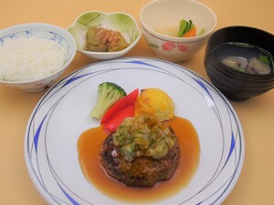 8月9日　豆腐ハンバーグのおろしポン酢.jpg