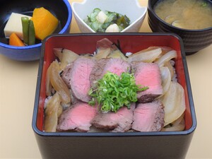 9月7日牛ヒレ肉のステーキ重.JPG