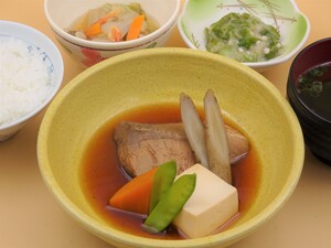 9月9日　鰤と豆腐の煮付け.jpg