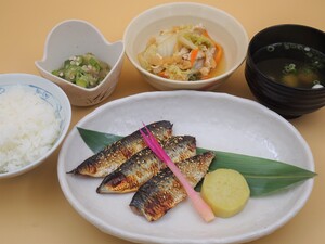 10月9日栄養士メニュー　鰯の胡麻焼き.jpg