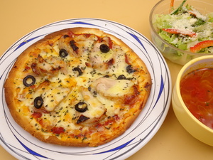 11月18日　ガーリックチキンとオリーブのピザ.JPG
