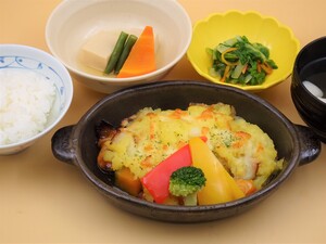 11月3日　緑黄色野菜と鶏肉のさつま芋チーズ焼き.jpg